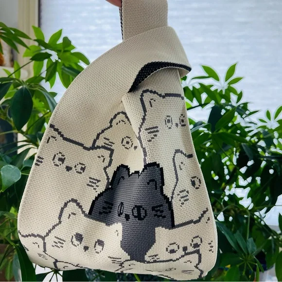 NWT Compact Stylish Essentials Handheld Bag - Fun for animal lovers - Picture 7 of 8